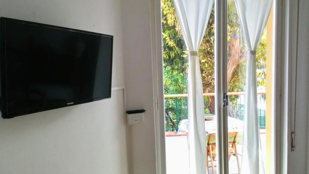 Casa Di Claude Con Posto Auto Lägenhet Finale Ligure Exteriör bild