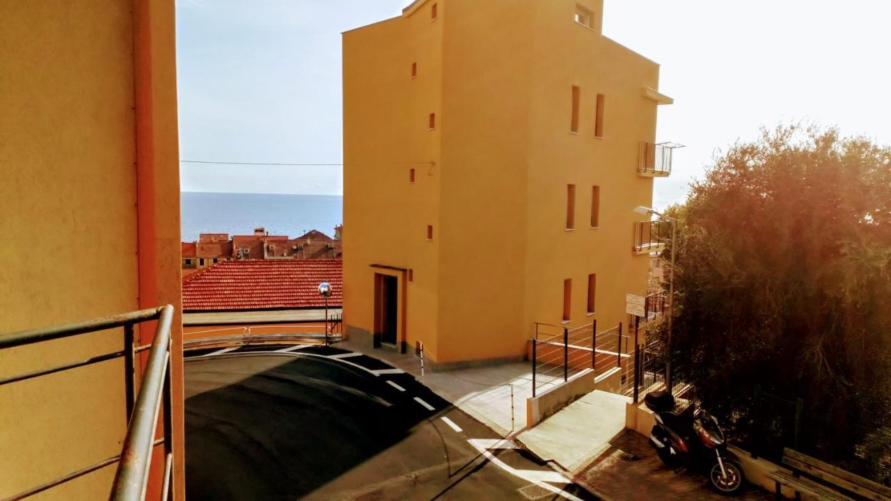 Casa Di Claude Con Posto Auto Lägenhet Finale Ligure Exteriör bild