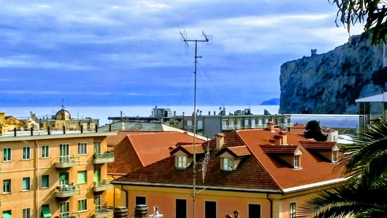 Casa Di Claude Con Posto Auto Lägenhet Finale Ligure Exteriör bild