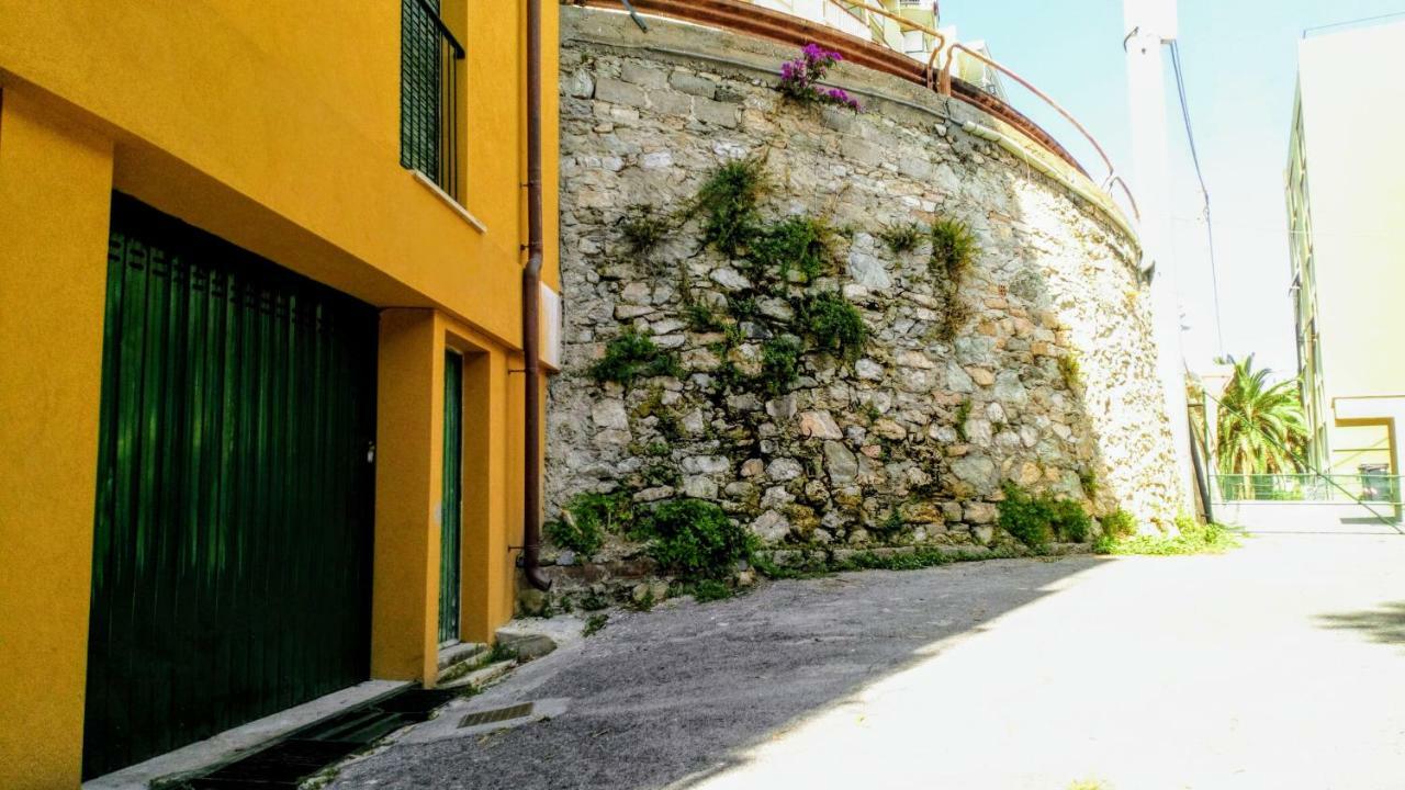 Casa Di Claude Con Posto Auto Lägenhet Finale Ligure Exteriör bild