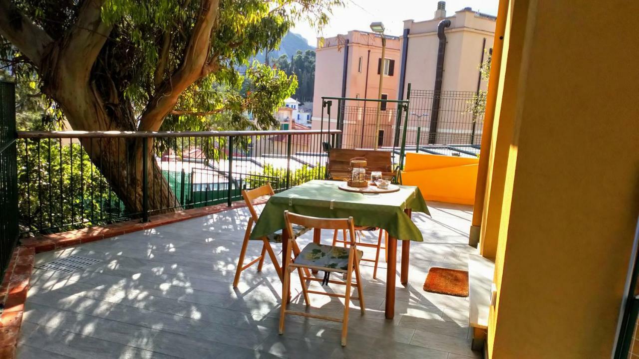 Casa Di Claude Con Posto Auto Lägenhet Finale Ligure Exteriör bild
