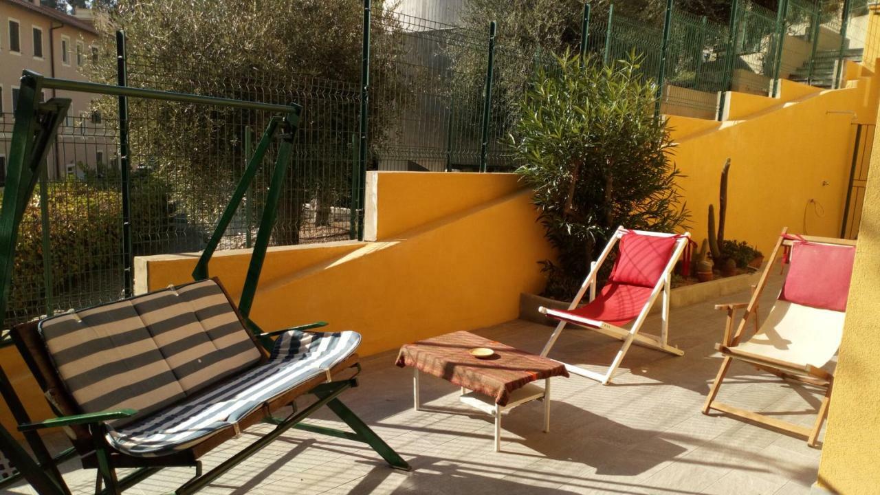 Casa Di Claude Con Posto Auto Lägenhet Finale Ligure Exteriör bild
